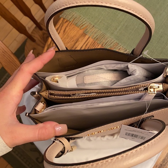 Brand new, never used soft pink Michael Kors bag. - Picture 2 of 5